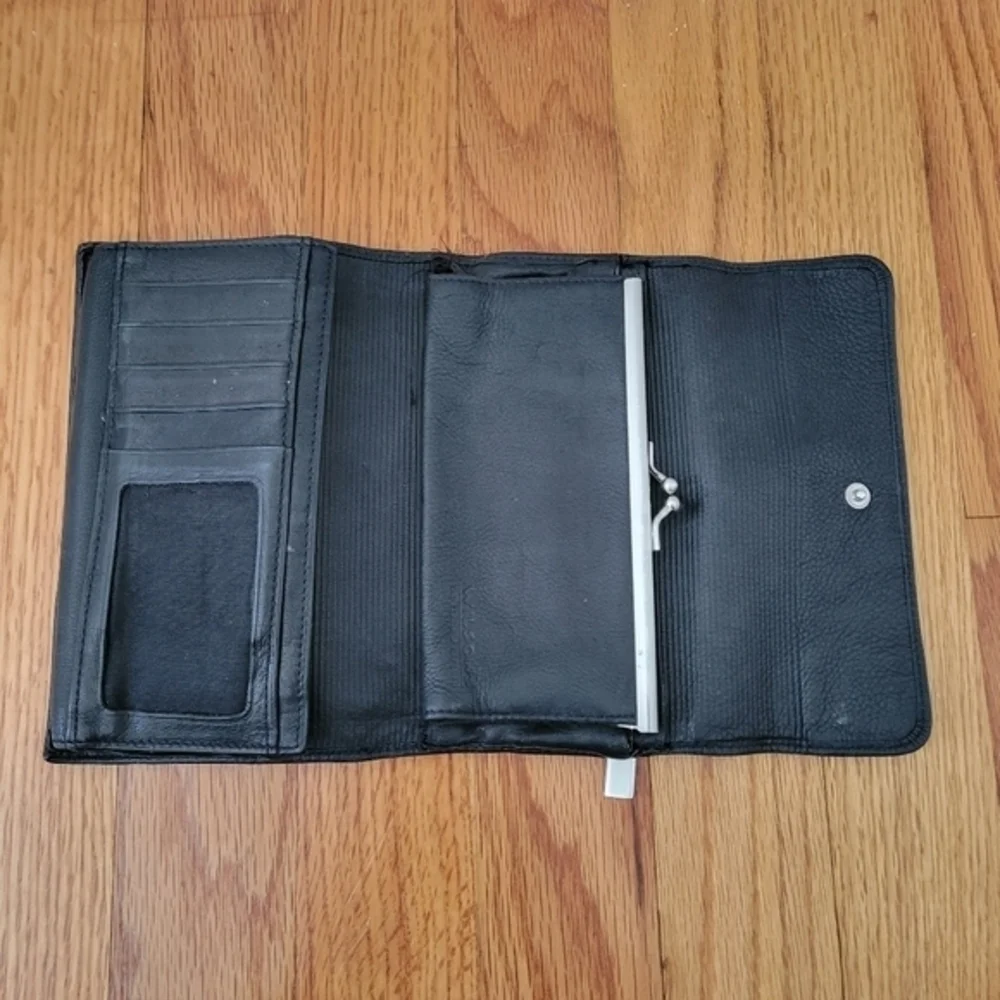 Wilson's Black Leather Women's Wallet with Coin Purse Pocket‎ Lots of Card Slots